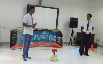 Jóvenes coclesanos crean robots bailarines